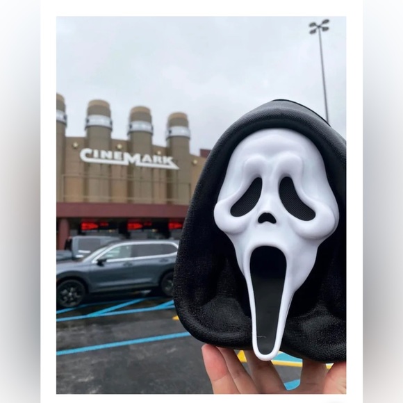 Scream Ghost Face Movie Popcorn Bucket from Cinemark - Picture 2 of 6